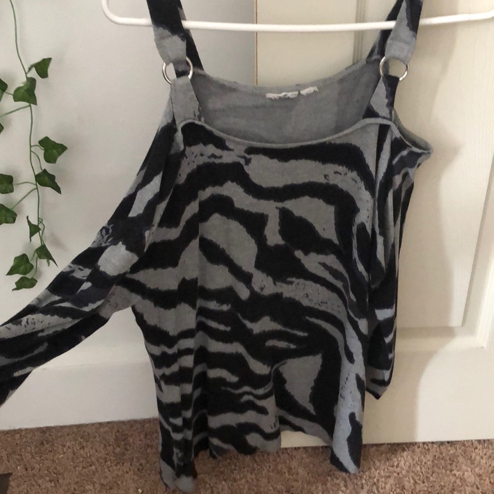 Black and grey zebra stripped shirt will rings